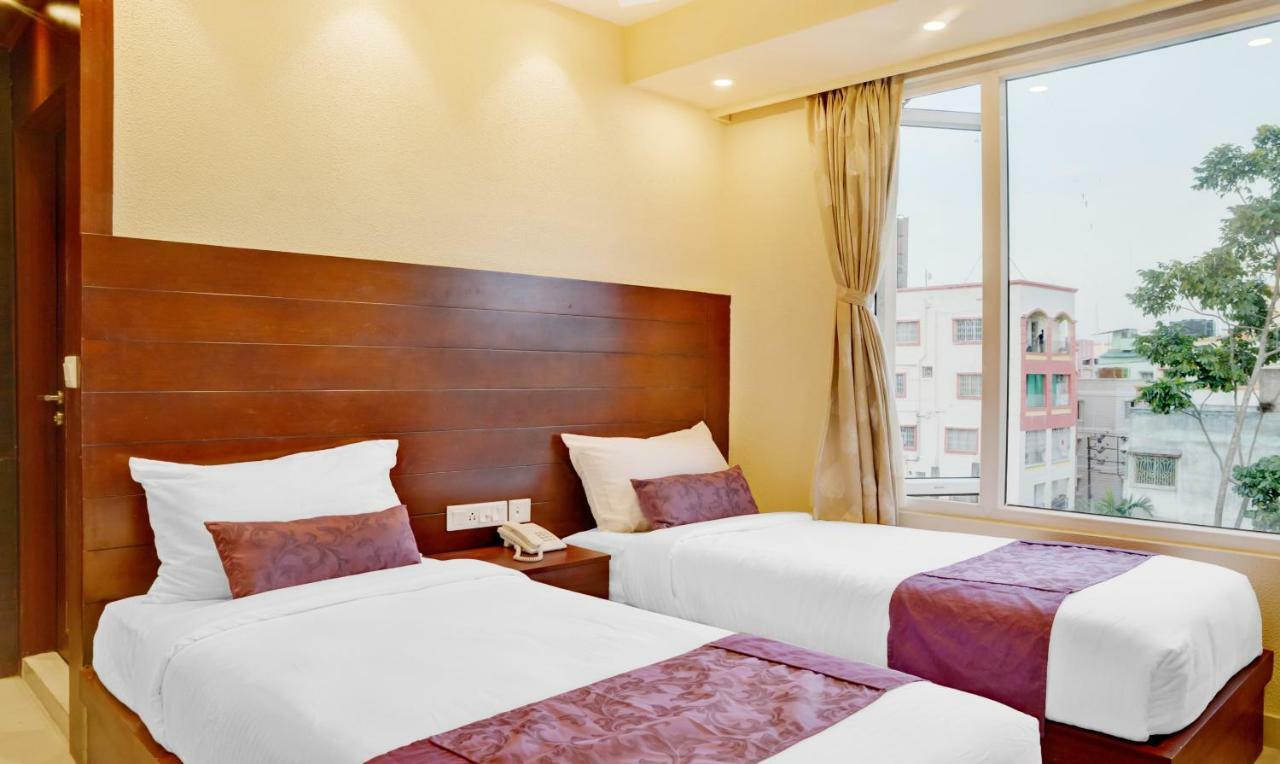 Treebo Premium The Crystal Hotell Calcutta Exteriör bild