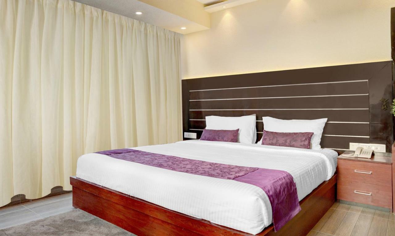 Treebo Premium The Crystal Hotell Calcutta Exteriör bild